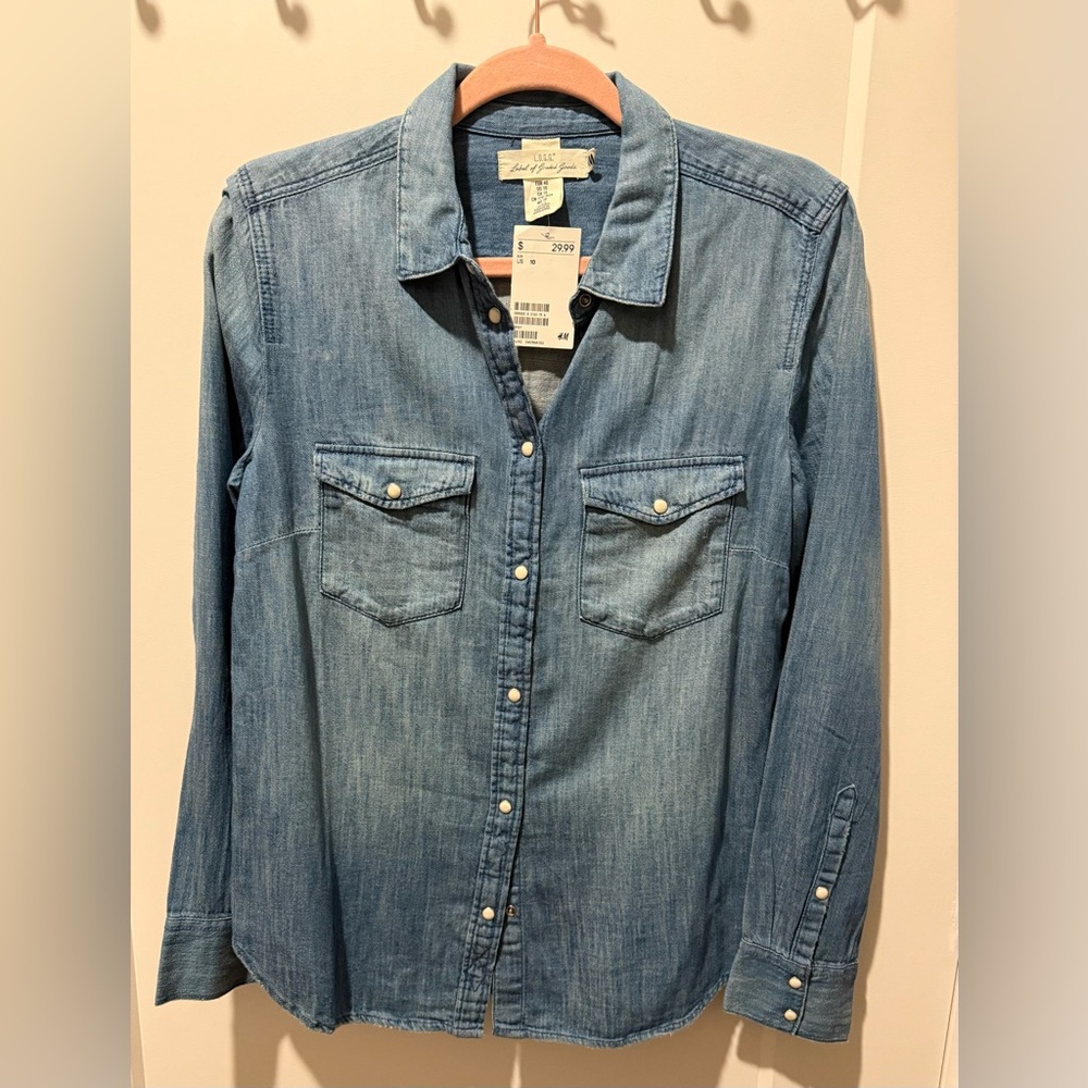 H&M Women’s Light Blue Denim Button-Up Shirt. New With Tags. Size 10